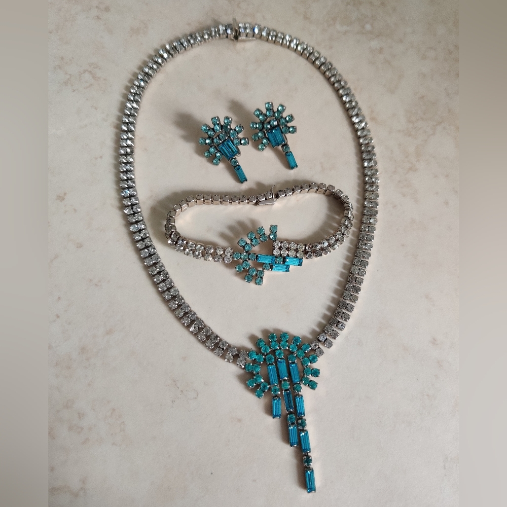 Stunning Art Deco Crystal Necklace, Bracelet and Earrings Set Statement - Picture 7 of 14
